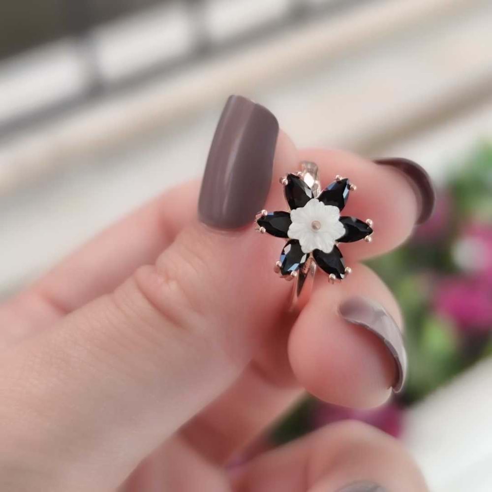 SEDEF DETAYLI SİYAH ZİRKON TAŞ LOTUS GÜMÜŞ YÜZÜK - ROSE BAKIR