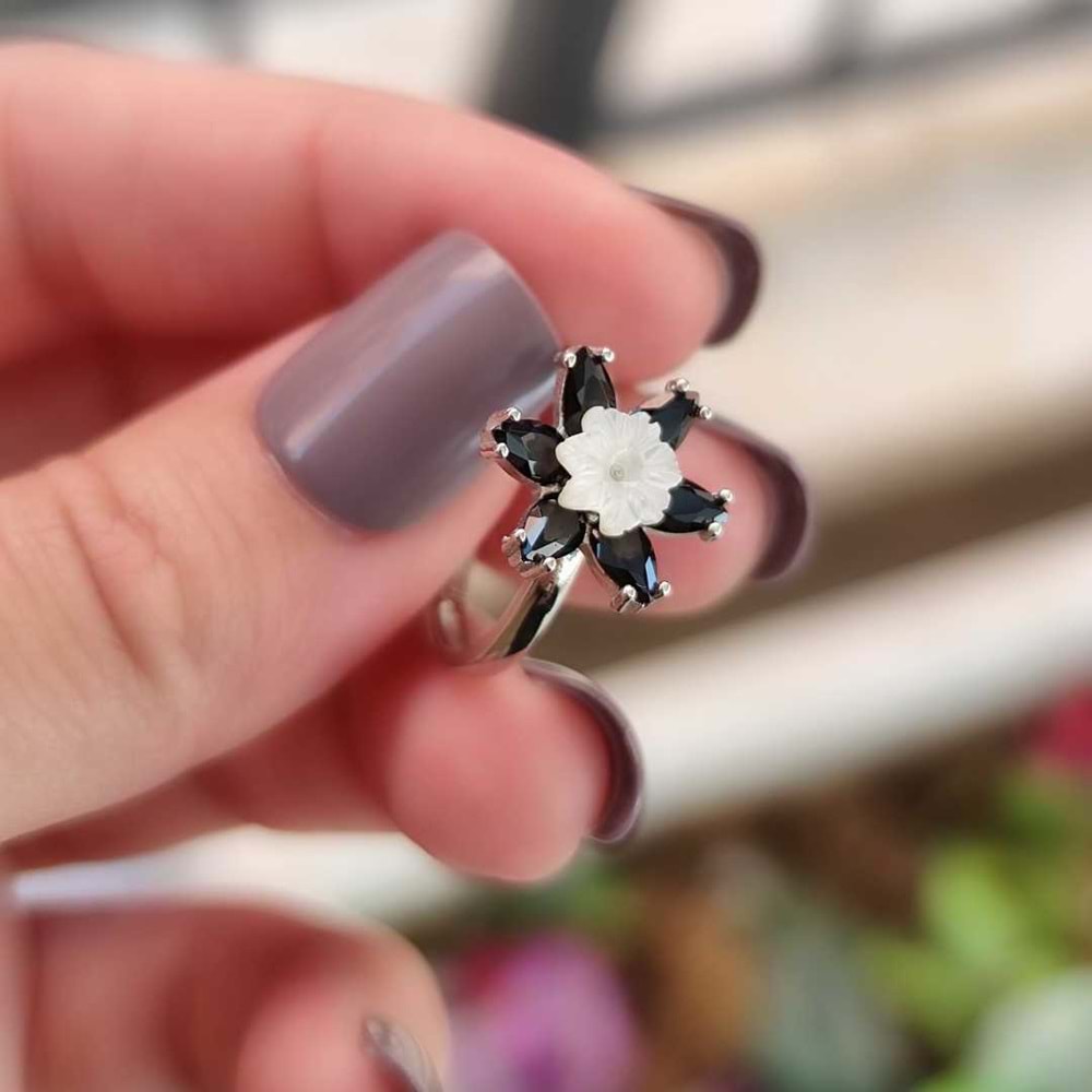 SEDEF DETAYLI SİYAH ZİRKON TAŞ LOTUS GÜMÜŞ YÜZÜK - ROSE BAKIR