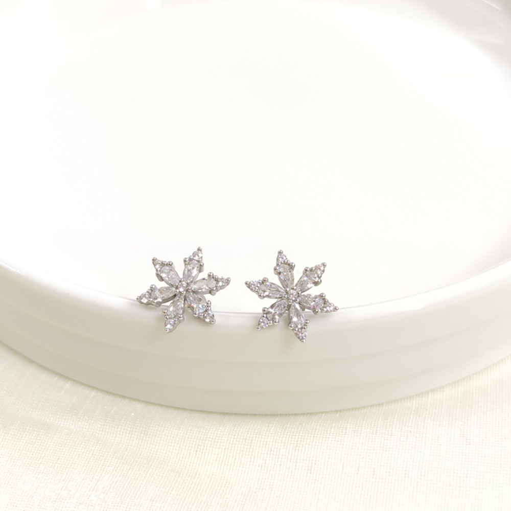 14 MM ZİRKON TAŞLI LOTUS ÇİVİ GÜMÜŞ KÜPE - RODYUM BEYAZ