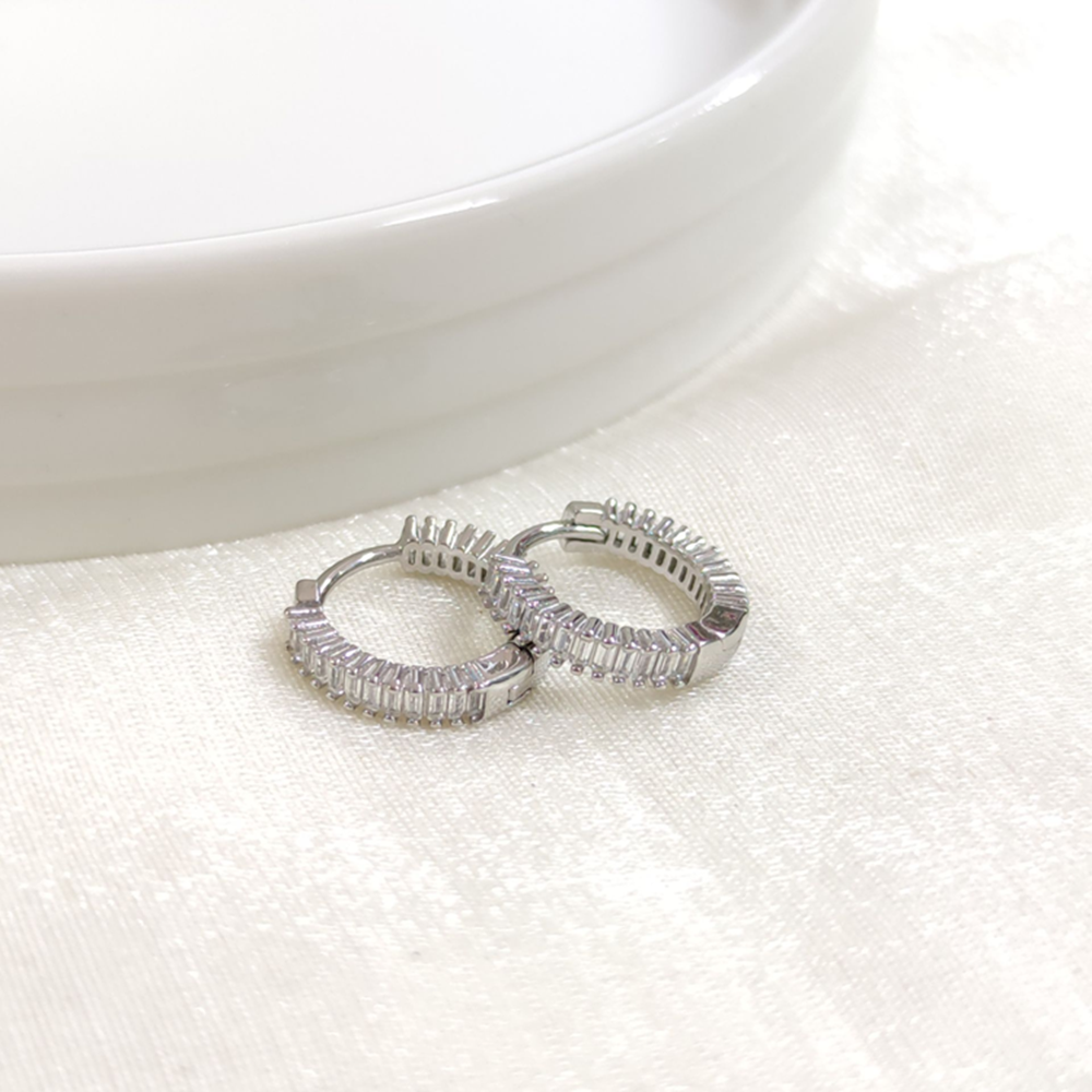 İTHAL 11 MM BAGET TAŞLI GÜMÜŞ HALKA KÜPE - RODYUM BEYAZ