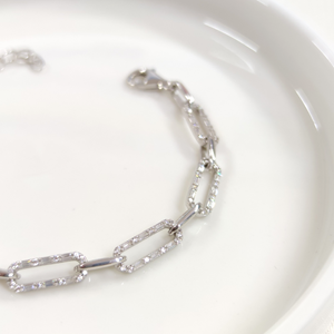 BAGET TAŞLI ATAÇ GÜMÜŞ BİLEKLİK - RODYUM BEYAZ