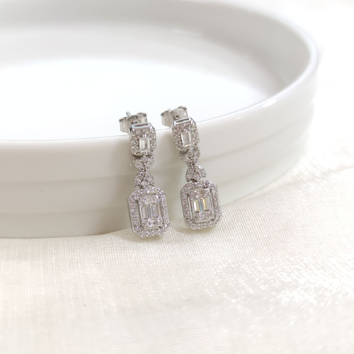 İTHAL SALLANTILI BAGET GÜMÜŞ ÇİVİ KÜPE