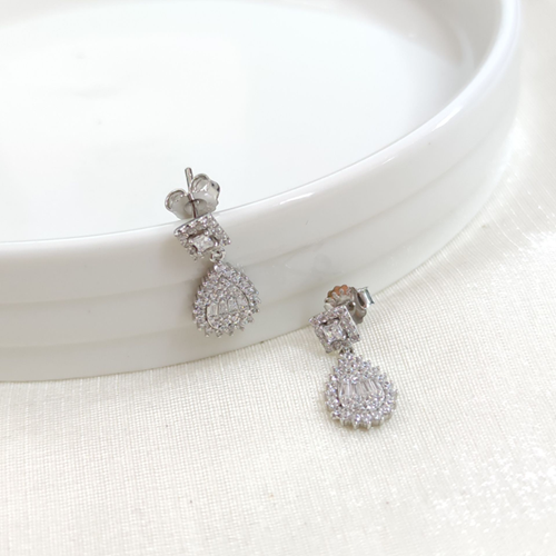 İTHAL DAMLA BAGET GÜMÜŞ ÇİVİ KÜPE