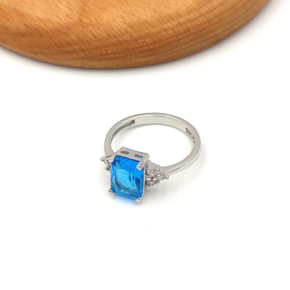 BLUE TOPAZ TAŞLI BAGET GÜMÜŞ YÜZÜK