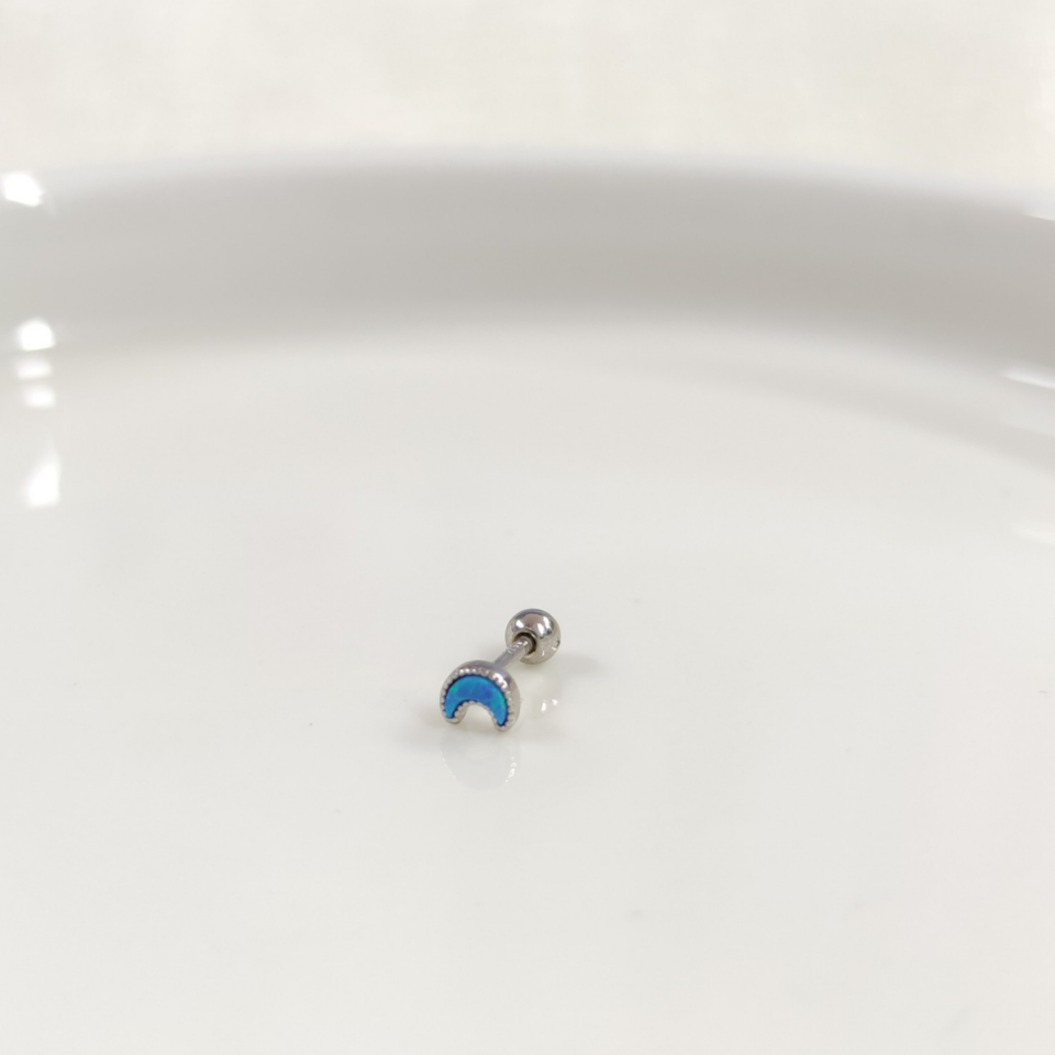 OPAL HİLAL AY GÜMÜŞ TRAGUS PIERCING