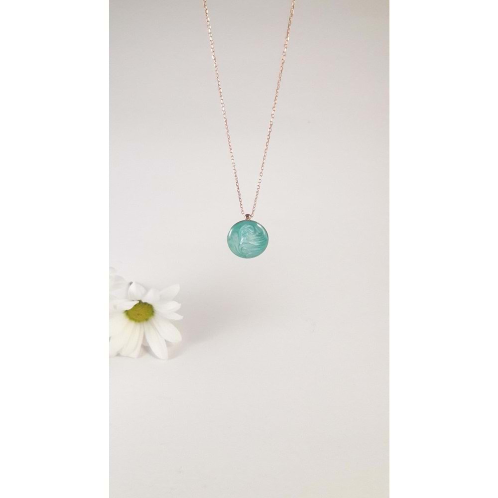 ARKASI DUALI SU YEŞİLİ MİNELİ GÜMÜŞ KOLYE