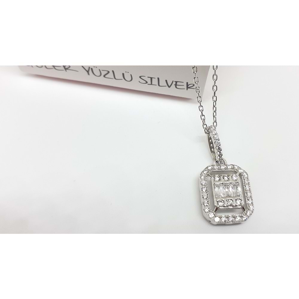 BAGET TAŞLI PIRLANTA MONTÜR GÜMÜŞ KOLYE