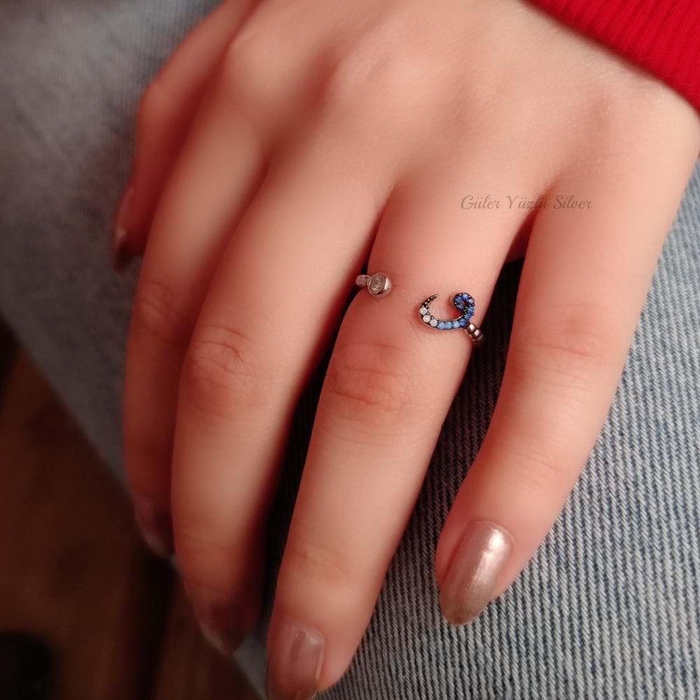 MAVİ TONLAMALI NANO TAŞLI AYARLANABİLİR VAV GÜMÜŞ YÜZÜK - RODYUM KAPLAMA