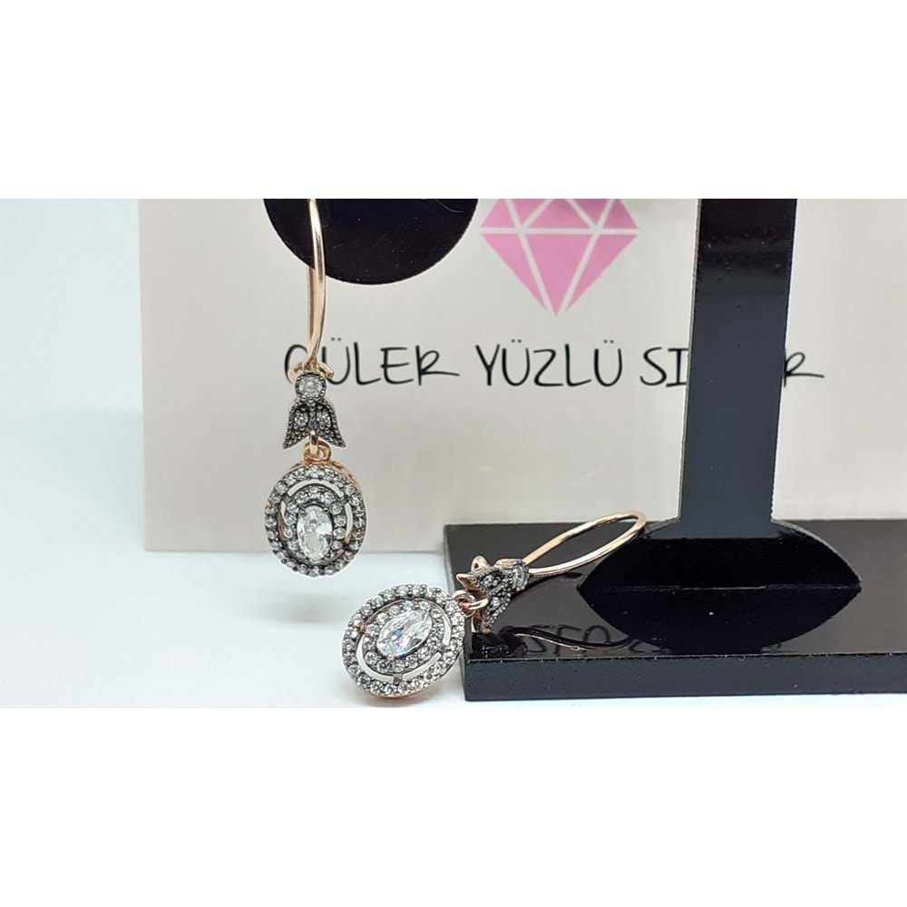 OVAL ELMAS MONTÜRLÜ SALLANTILI GÜMÜŞ KÜPE