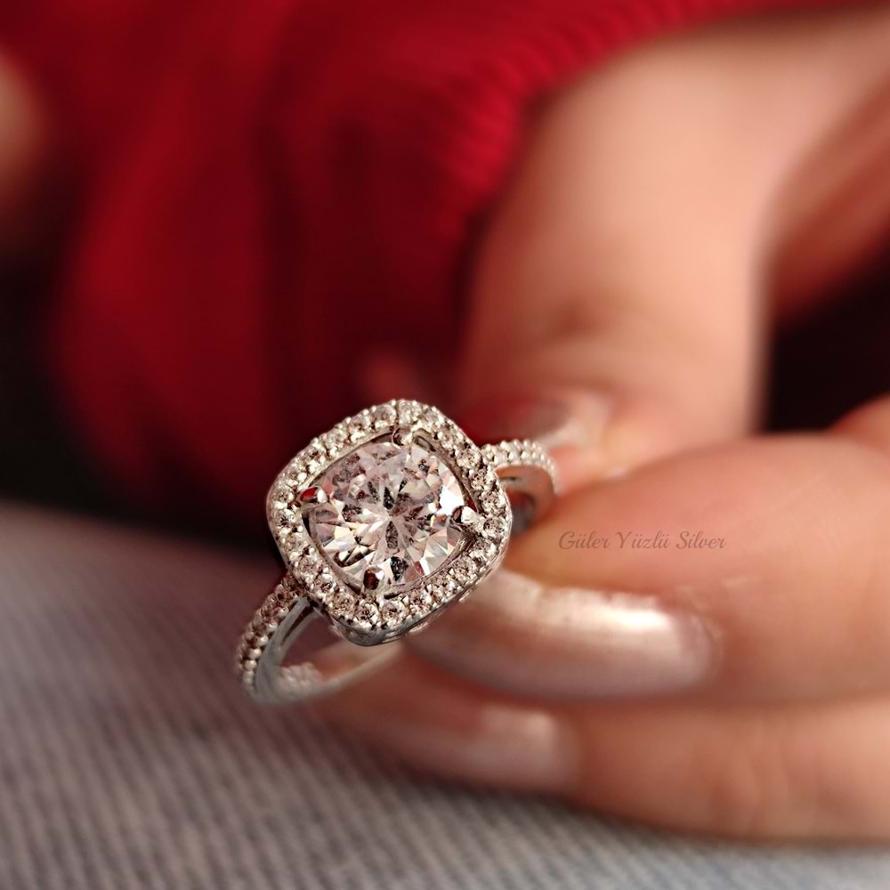 KARE TAŞLI GÜMÜŞ YÜZÜK