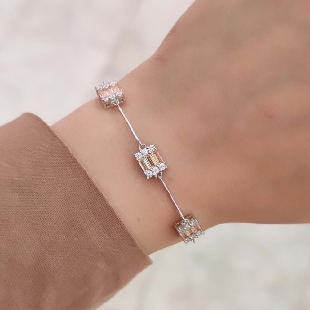 İTHAL ÜÇLÜ PIRLANTA MONTÜR BAGET GÜMÜŞ BİLEKLİK - RODYUM BEYAZ