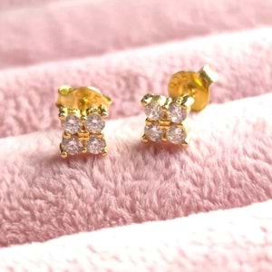 KARE TAŞLI ÇİÇEK GÜMÜŞ KÜPE - ALTIN SARI