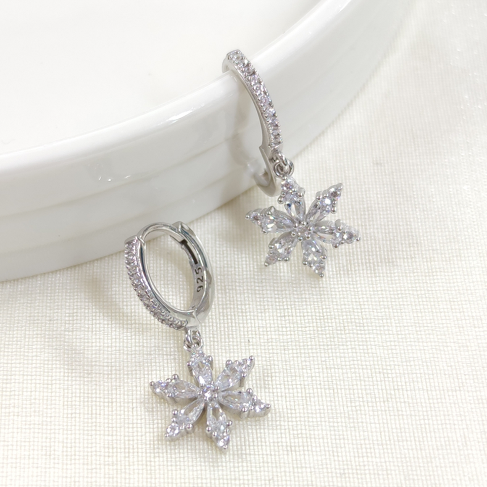 ZİRKON TAŞLI LOTUS HALKA GÜMÜŞ KÜPE - RODYUM BEYAZ