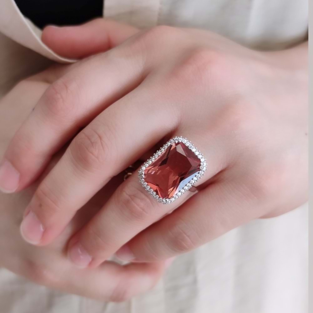 BAGET SULTANİT TAŞLI GÜMÜŞ YÜZÜK - RODYUM BEYAZ