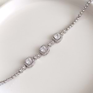 XUPING ÜÇLÜ KARE TAŞLI DETAYI SU YOLU BİLEKLİK 17CM+2CM