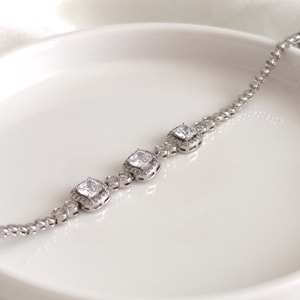 XUPING ÜÇLÜ KARE TAŞLI DETAYI SU YOLU BİLEKLİK 17CM+2CM