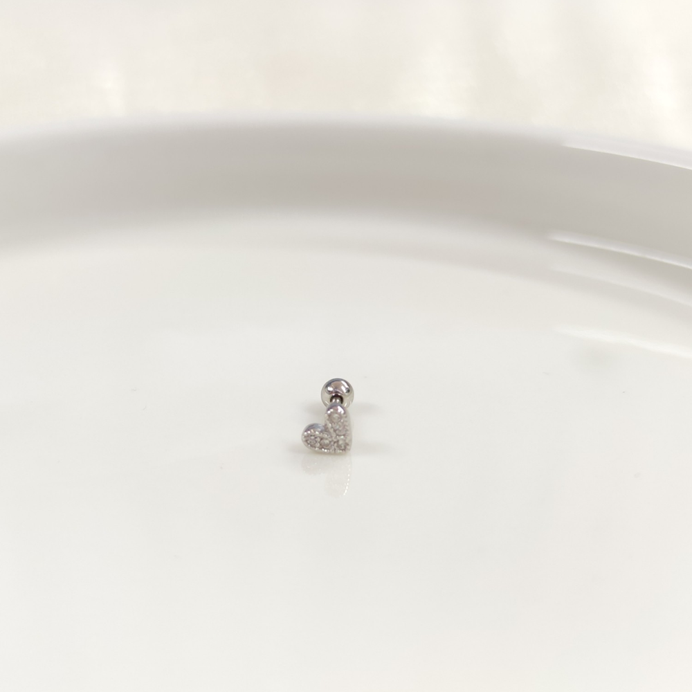 TAŞLI KALP GÜMÜŞ TRAGUS PIERCING - RODYUM BEYAZ