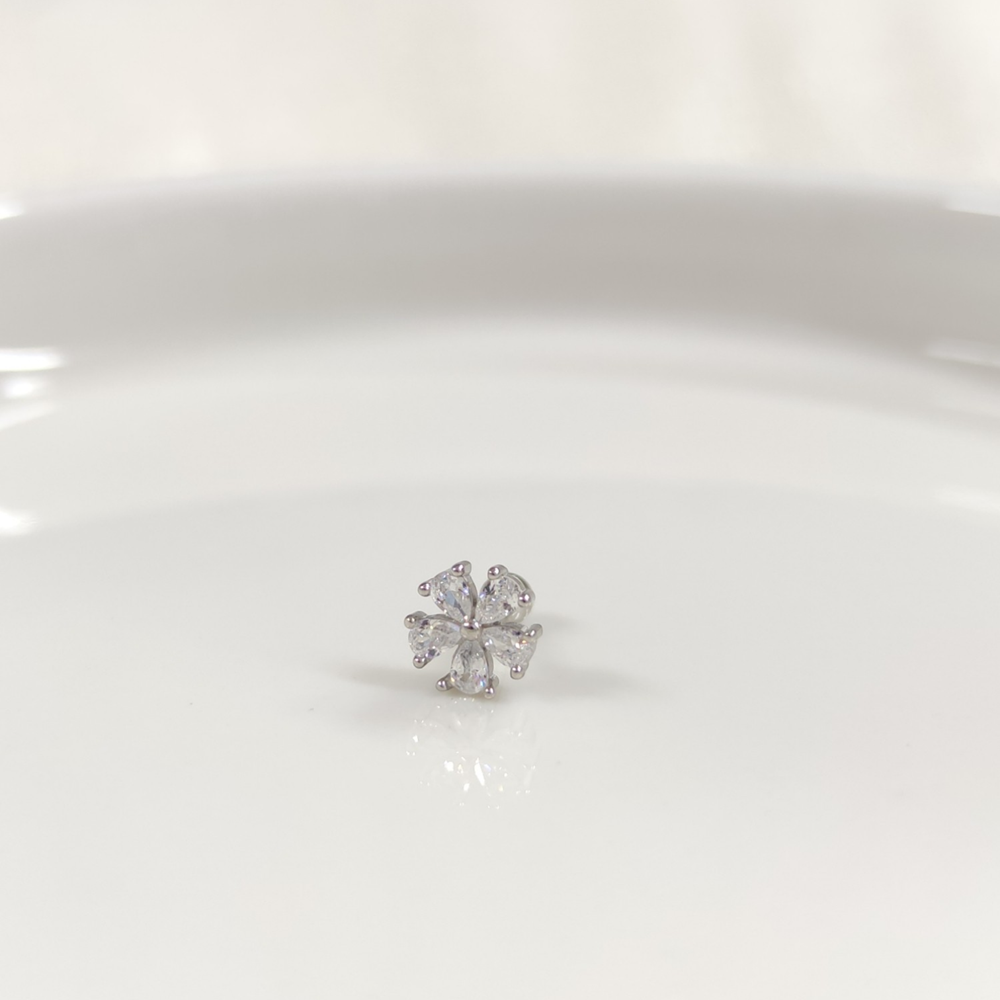 TAŞLI PAPATYA GÜMÜŞ TRAGUS PIERCING - RODYUM BEYAZ