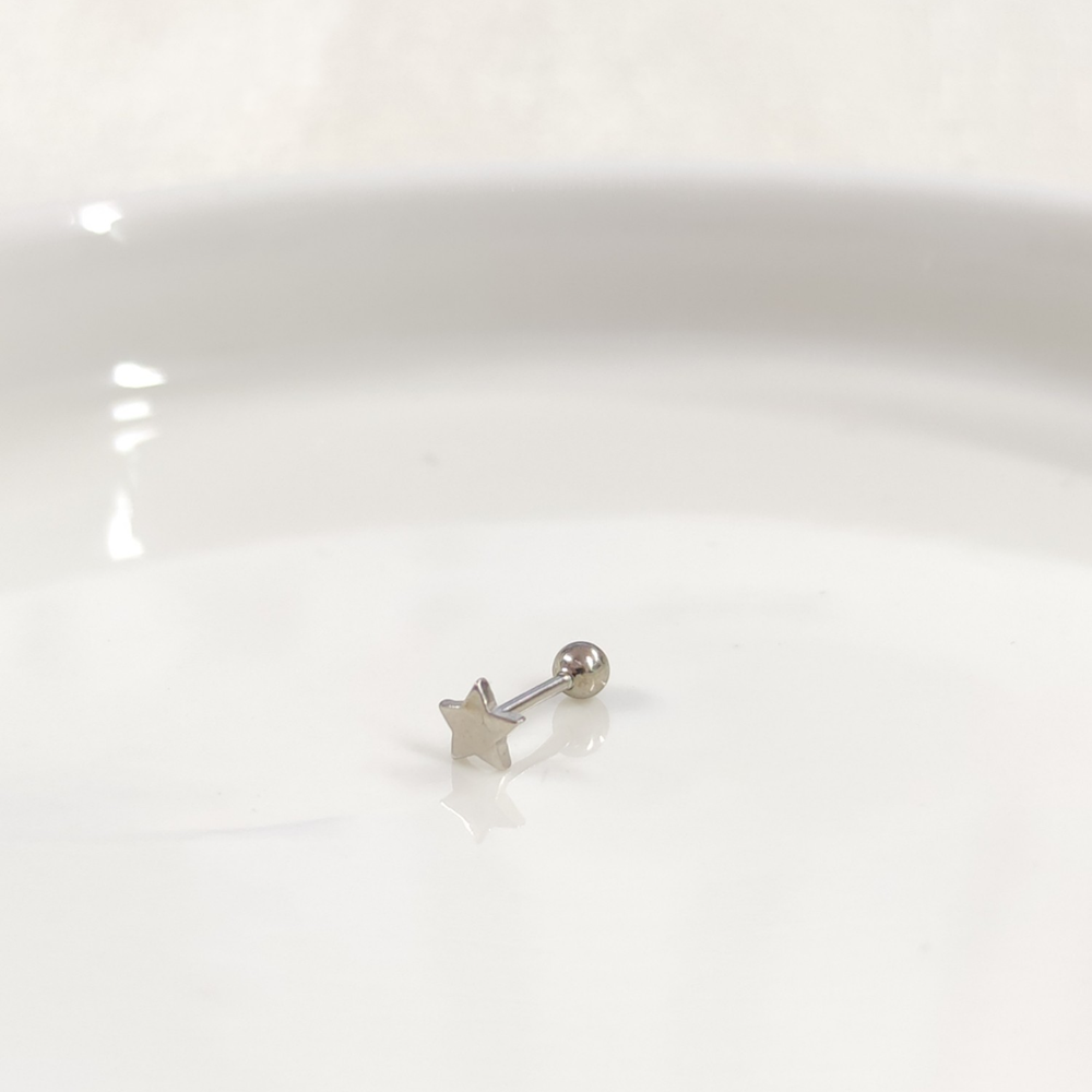BOMBELİ YILDIZ GÜMÜŞ TRAGUS PIERCING - RODYUM BEYAZ