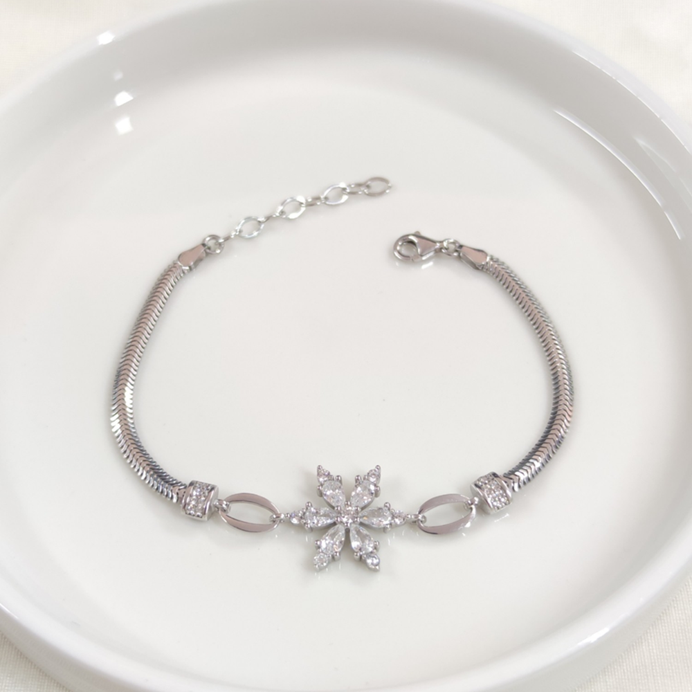 YASSI ZİNCİR LOTUS GÜMÜŞ BİLEKLİK 17 + 3 CM - RODYUM BEYAZ