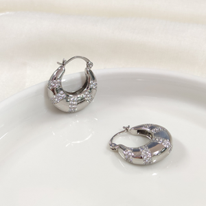 XUPING 13 MM TAŞ DETAYLI BOMBELİ HALKA KÜPE