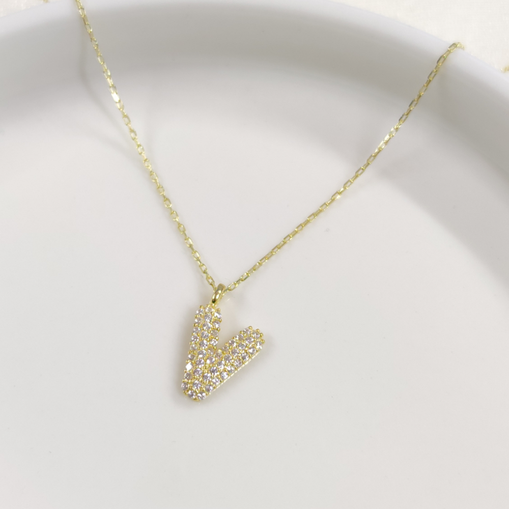 V TAŞLI GÜMÜŞ HARF KOLYE - ALTIN SARI