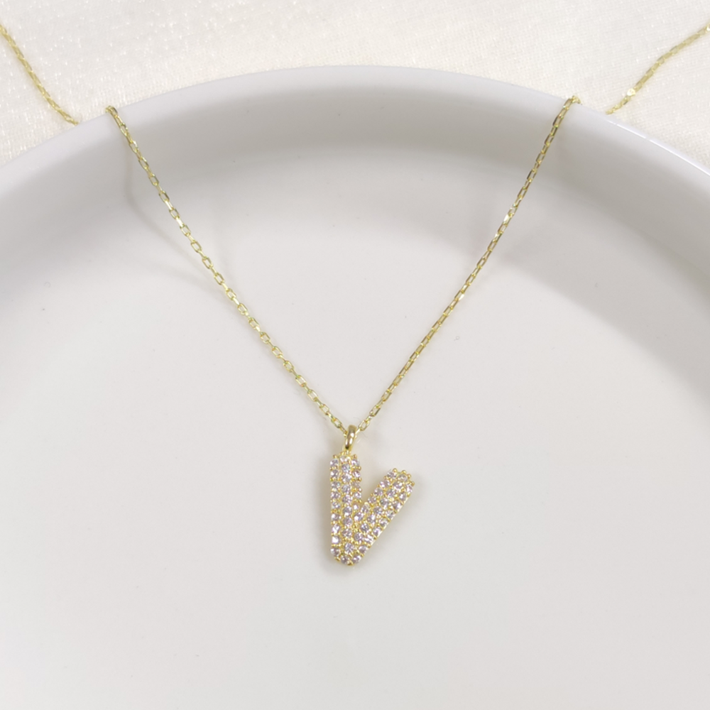 V TAŞLI GÜMÜŞ HARF KOLYE - ALTIN SARI