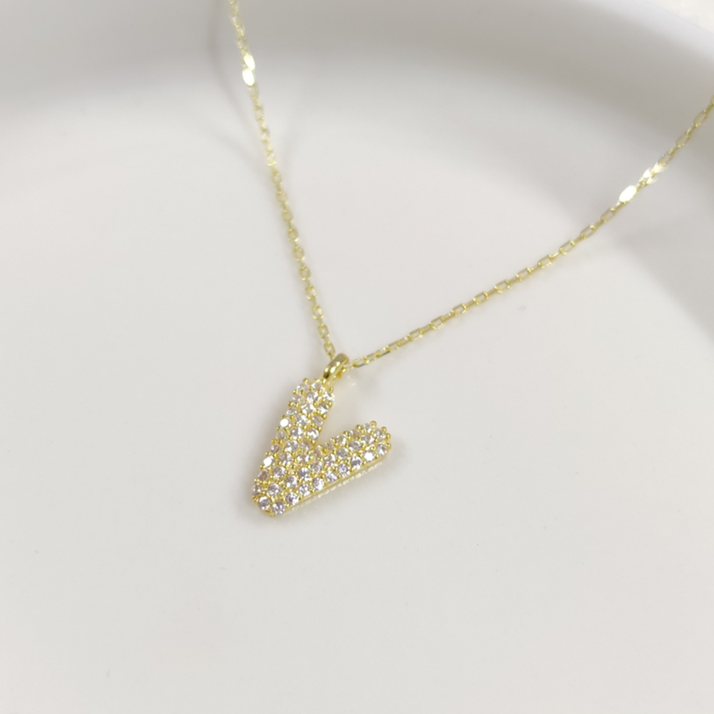 V TAŞLI GÜMÜŞ HARF KOLYE - ALTIN SARI