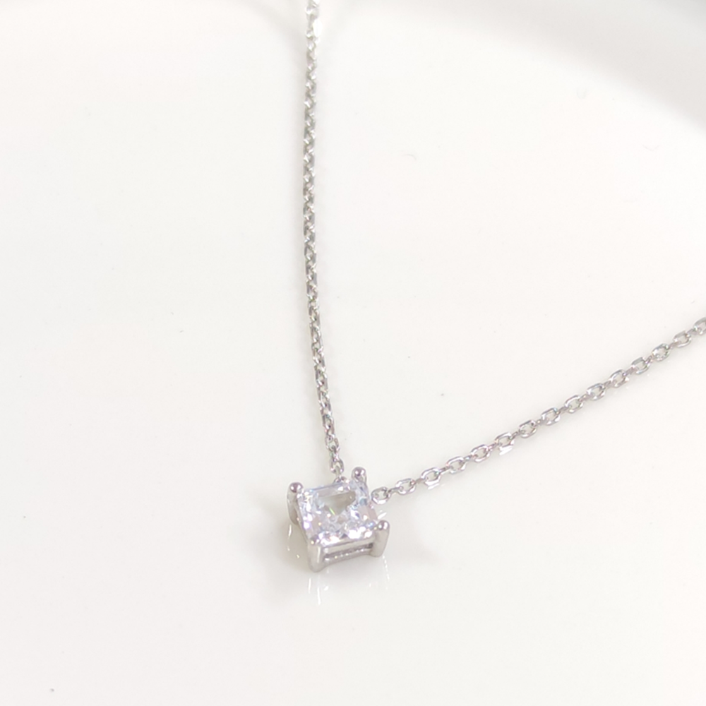 6 MM KARE TEK TAŞ GÜMÜŞ KOLYE - RODYUM BEYAZ