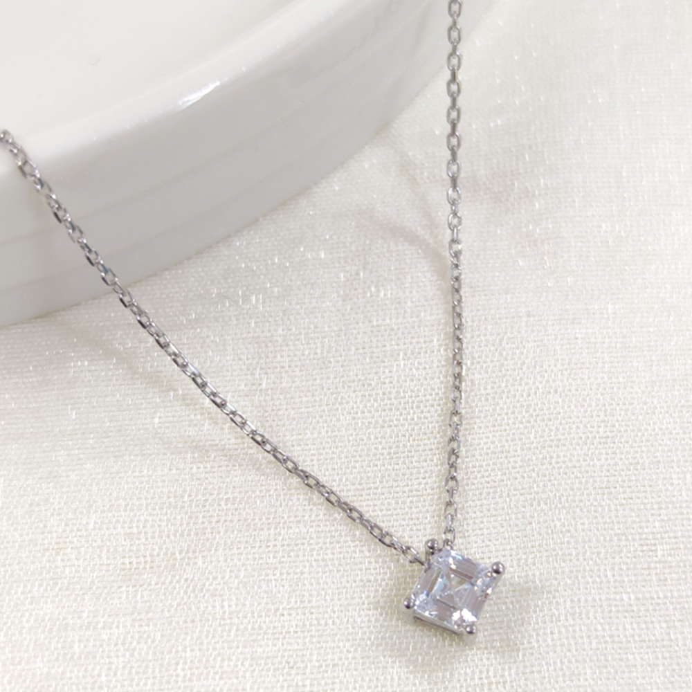 6 MM KARE TEK TAŞ GÜMÜŞ KOLYE - RODYUM BEYAZ