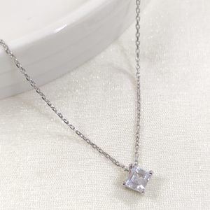 6 MM KARE TEK TAŞ GÜMÜŞ KOLYE - RODYUM BEYAZ