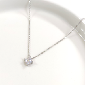 6 MM KARE TEK TAŞ GÜMÜŞ KOLYE