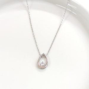 TEK TAŞ DETAY 1,50 CM DAMLA GÜMÜŞ KOLYE - RODYUM BEYAZ