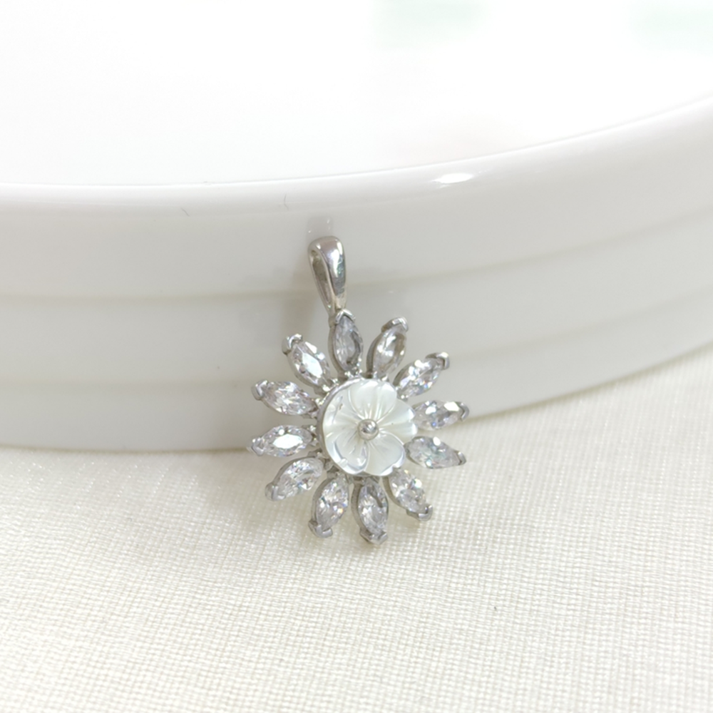 SEDEF ÇİÇEKLİ PAPATYA GÜNEŞ GÜMÜŞ KOLYE UCU - RODYUM BEYAZ