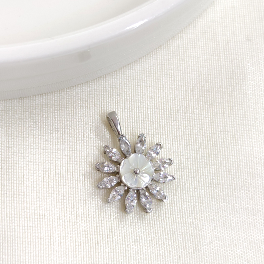 SEDEF ÇİÇEKLİ PAPATYA GÜNEŞ GÜMÜŞ KOLYE UCU - RODYUM BEYAZ