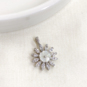 SEDEF ÇİÇEKLİ PAPATYA GÜNEŞ GÜMÜŞ KOLYE UCU - RODYUM BEYAZ