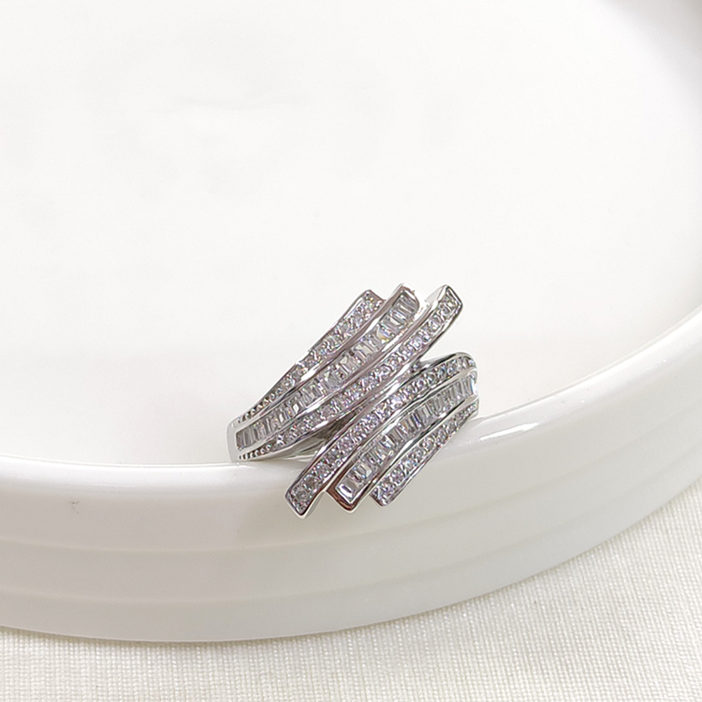 İTHAL BAGET TAŞ DETAYLI ÇAPRAZ GÜMÜŞ YÜZÜK