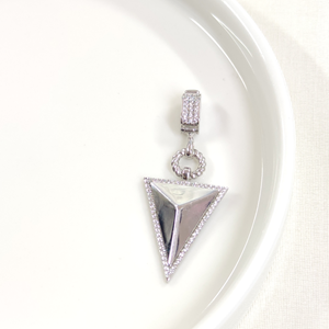 ÜÇGEN GÜMÜŞ KOLYE UCU 40MM