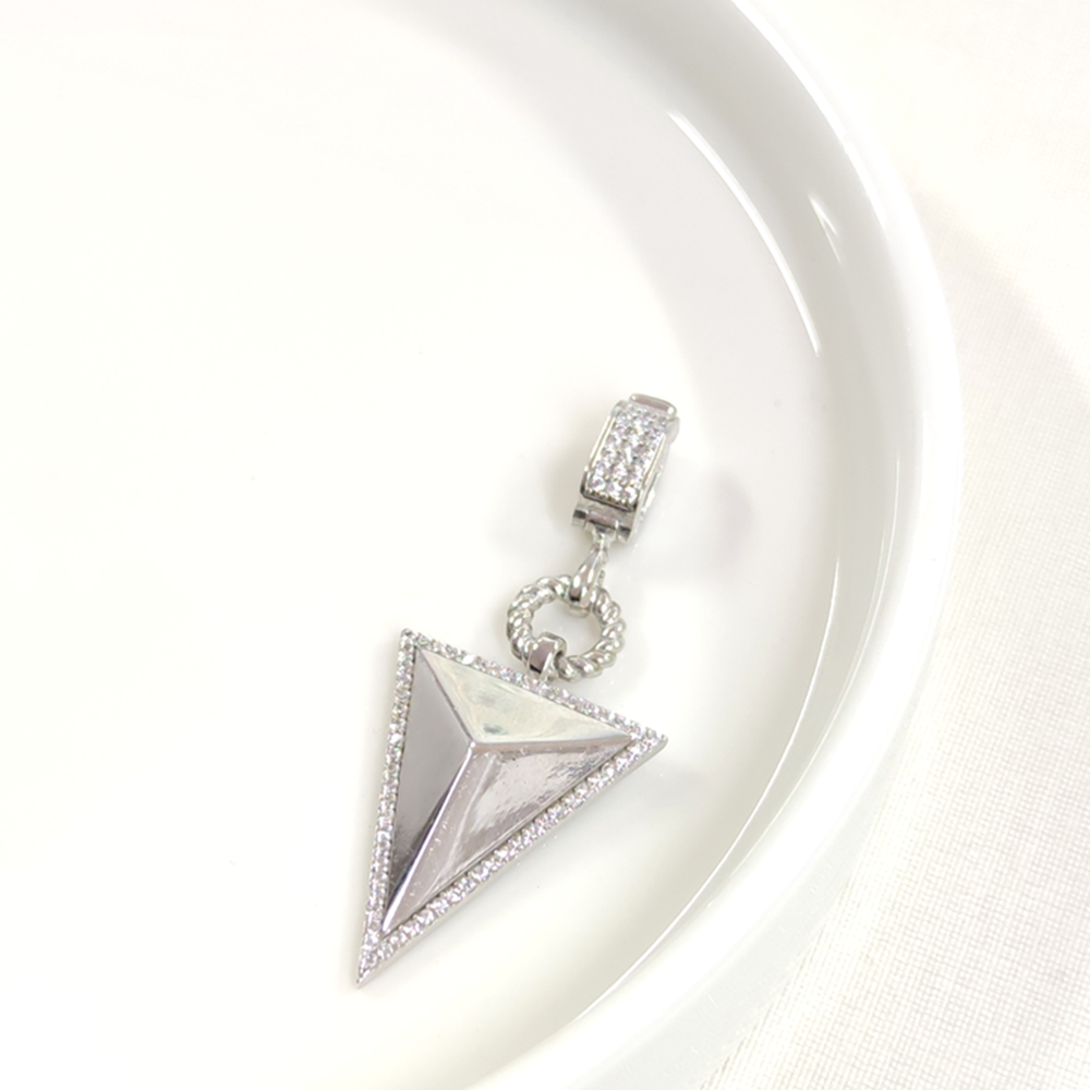 ÜÇGEN GÜMÜŞ KOLYE UCU 40MM