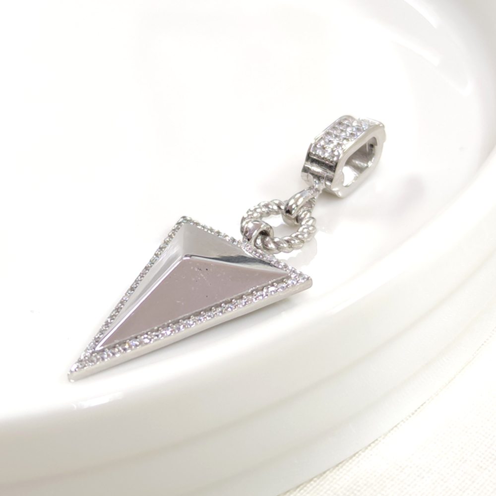 ÜÇGEN GÜMÜŞ KOLYE UCU 40MM