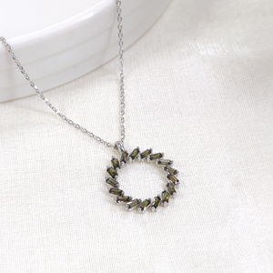 BAGET SULTANİT TAŞLI ÇEMBER GÜMÜŞ KOLYE