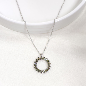 BAGET SULTANİT TAŞLI ÇEMBER GÜMÜŞ KOLYE