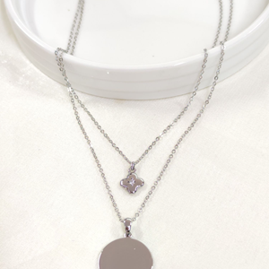 FULLYX 2 CM PLAKA VE ÇİÇEKLİ İKİLİ KOMBİN ZİNCİR KOLYE BEYAZ 40+5 CM