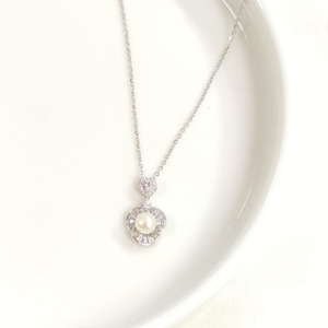 İTHAL 10 MM İNCİ ÇİÇEK KALP DETAY GÜMÜŞ KOLYE