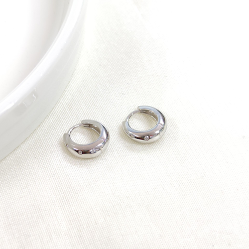 İTHAL TAŞ DETAYLI MİNİ 7 MM GÜMÜŞ HALKA KÜPE