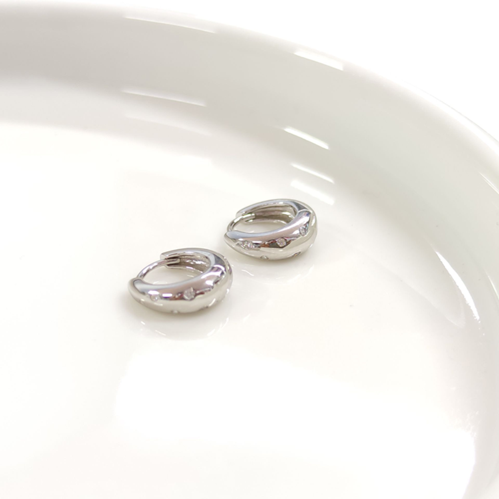 İTHAL TAŞ DETAYLI MİNİ 7 MM GÜMÜŞ HALKA KÜPE