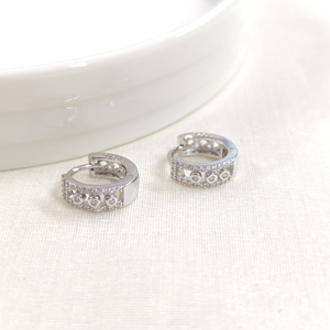 İTHAL ÜÇ TAŞ 10 MM GÜMÜŞ HALKA KÜPE