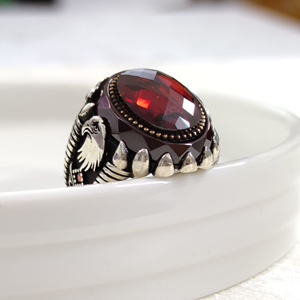 PENÇE KARTAL KIRMIZI TAŞLI GÜMÜŞ ERKEK YÜZÜK