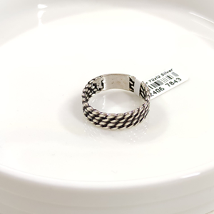 7 MM GÜMÜŞ DESENLİ OKSİTLİ ALYANS YÜZÜK