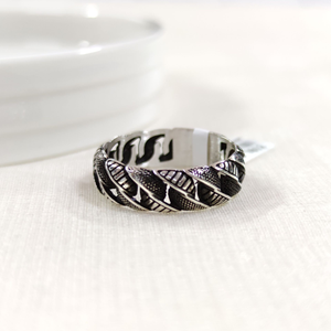 7 MM GÜMÜŞ BOMBELİ DESENLİ OKSİTLİ ALYANS YÜZÜK